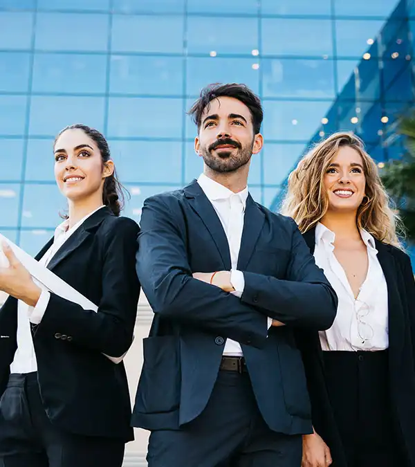 Equipo profesional de Kminai especializado en soluciones tecnológicas y transformación digital para empresas